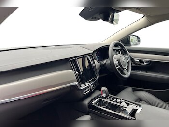 Used Volvo V90 2025 for sale - 77225082: Photo