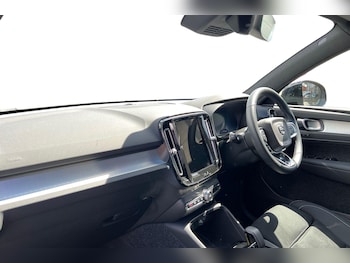 Used Volvo XC40 2025 for sale - 78827935: Photo