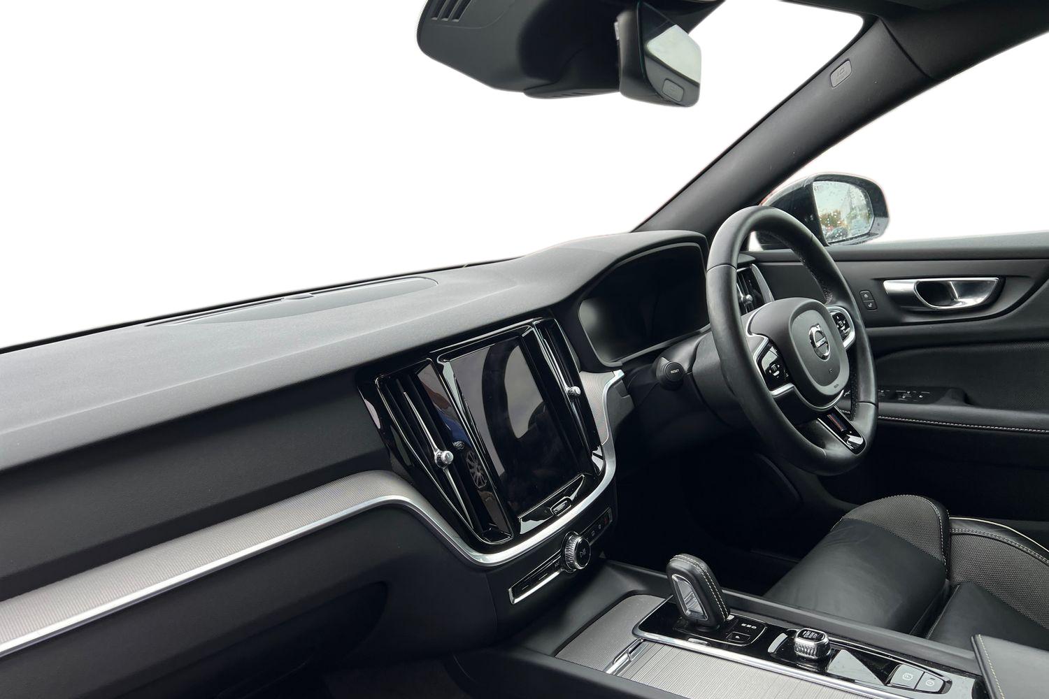 Used Volvo V60 2022 for sale - 76098048: Photo 2