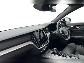 Used Volvo V60 2022 for sale - 76098048: Photo 2