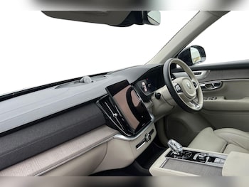 Used Volvo XC90 2025 for sale - 76796392: Photo