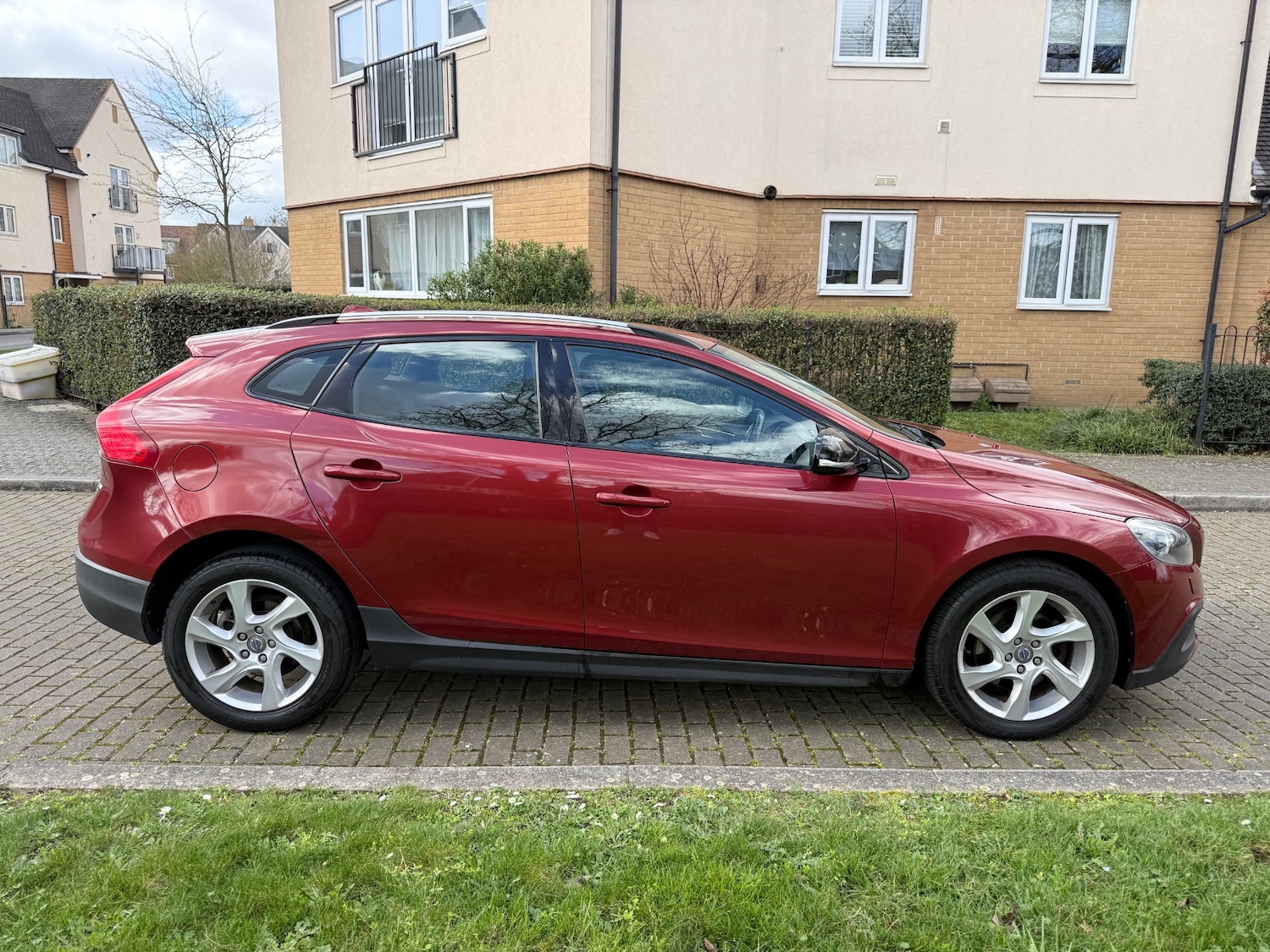 Used Volvo V40 2015 for sale - 77893566: Photo 5