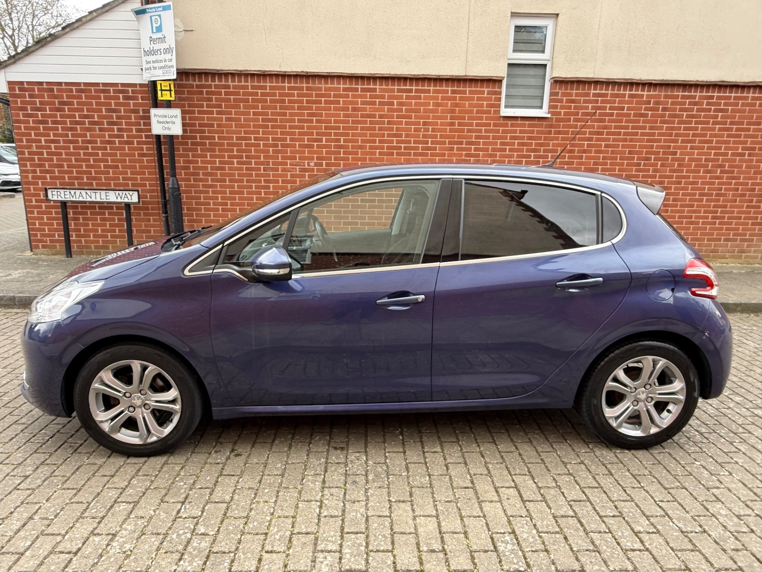 Used Peugeot 208 2014 for sale - 78139372: Photo 6