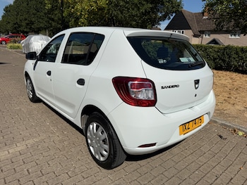 Used Dacia Sandero 2016 for sale - 79520126: Photo