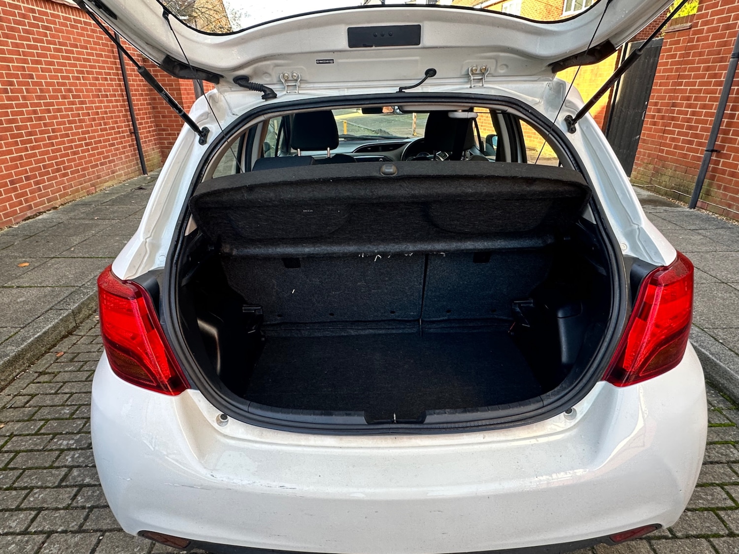 Used Toyota Yaris 2015 for sale - 76935730: Photo 18