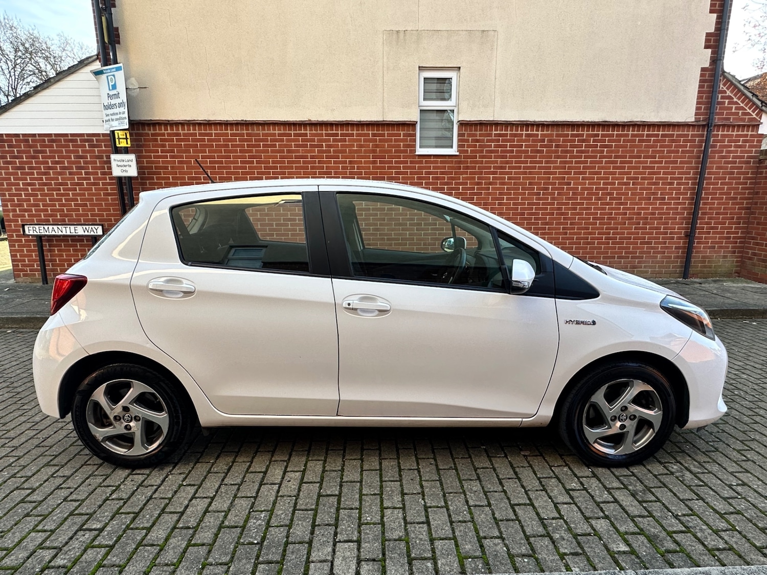 Used Toyota Yaris 2015 for sale - 76935730: Photo 4