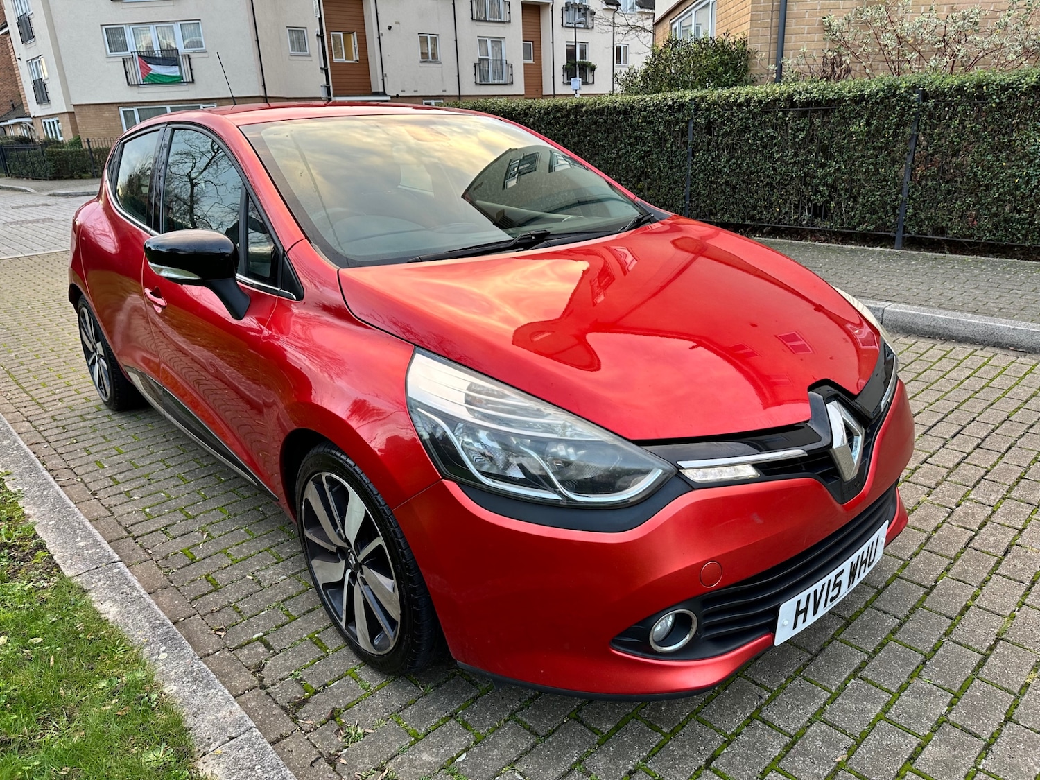 Used Renault Clio 2015 for sale - 76748671: Photo 2