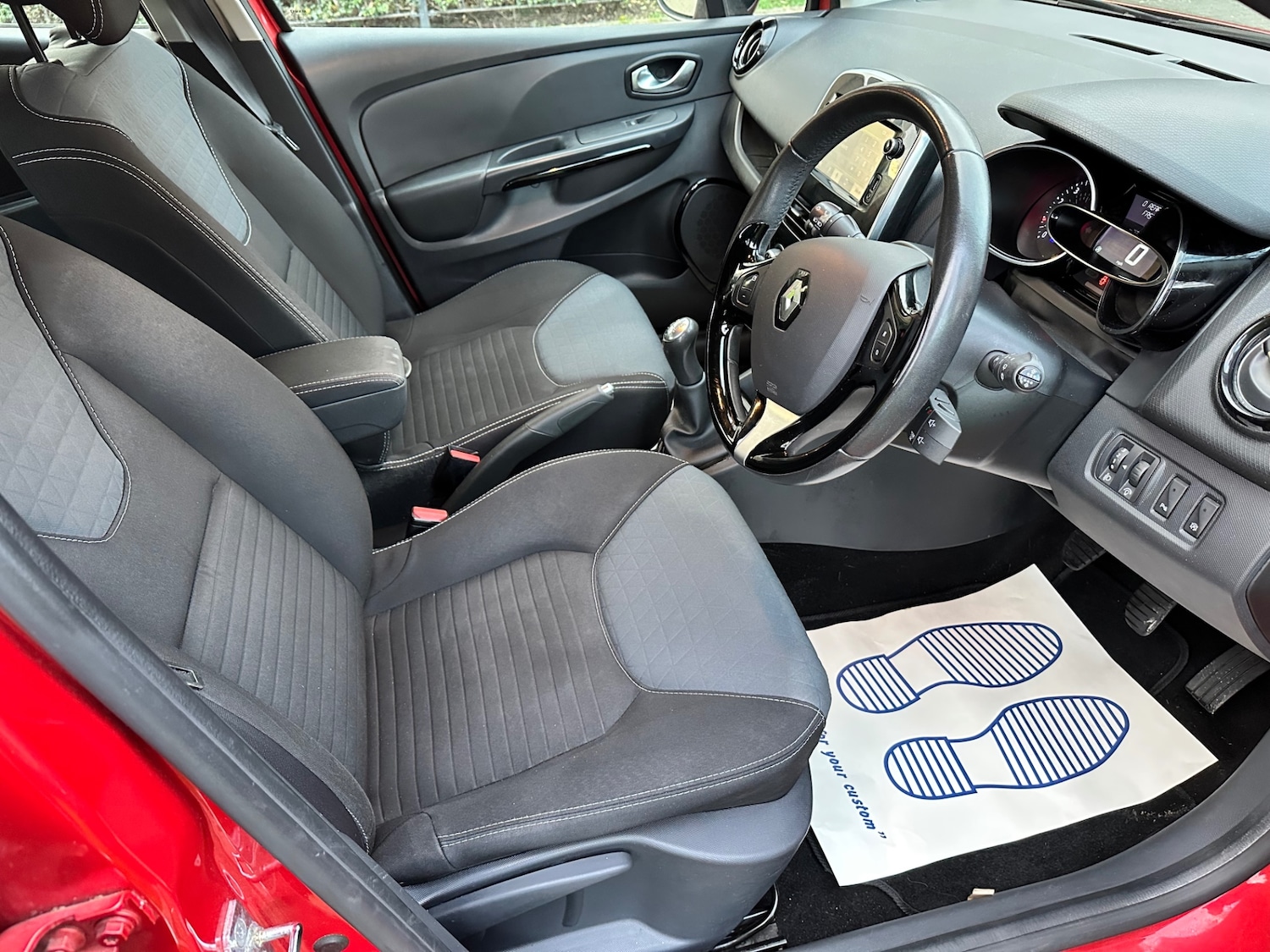 Used Renault Clio 2015 for sale - 76748671: Photo 9