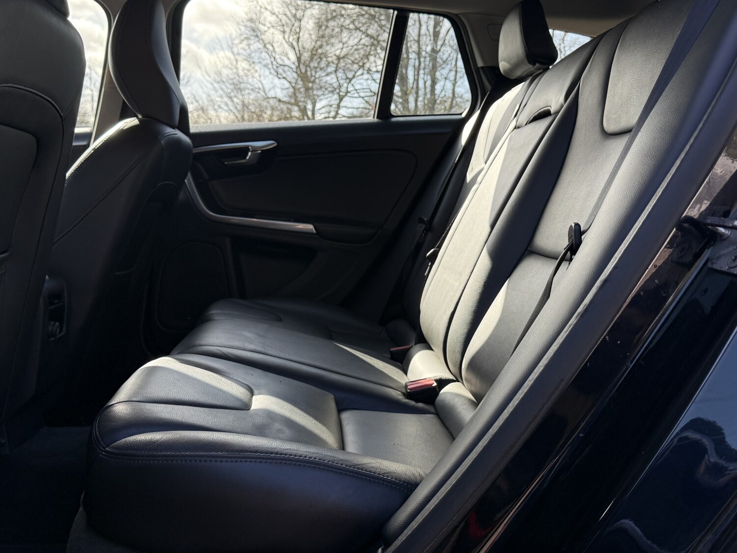 Used Volvo V60 2017 for sale - 78070569: Photo 37