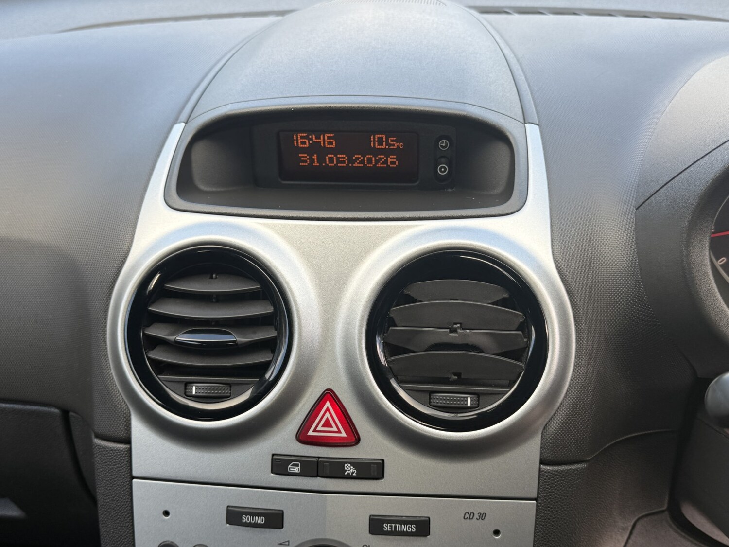 Used Vauxhall Corsa 2011 for sale - 78112110: Photo 24