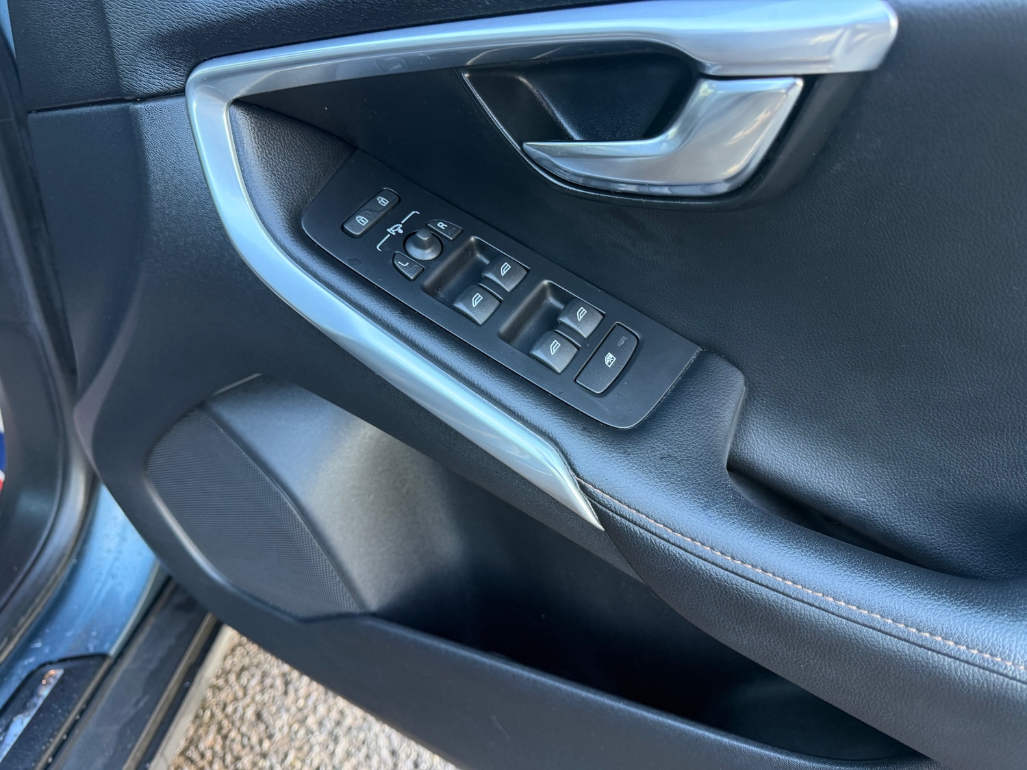 Used Volvo V40 2013 for sale - 76750217: Photo 17