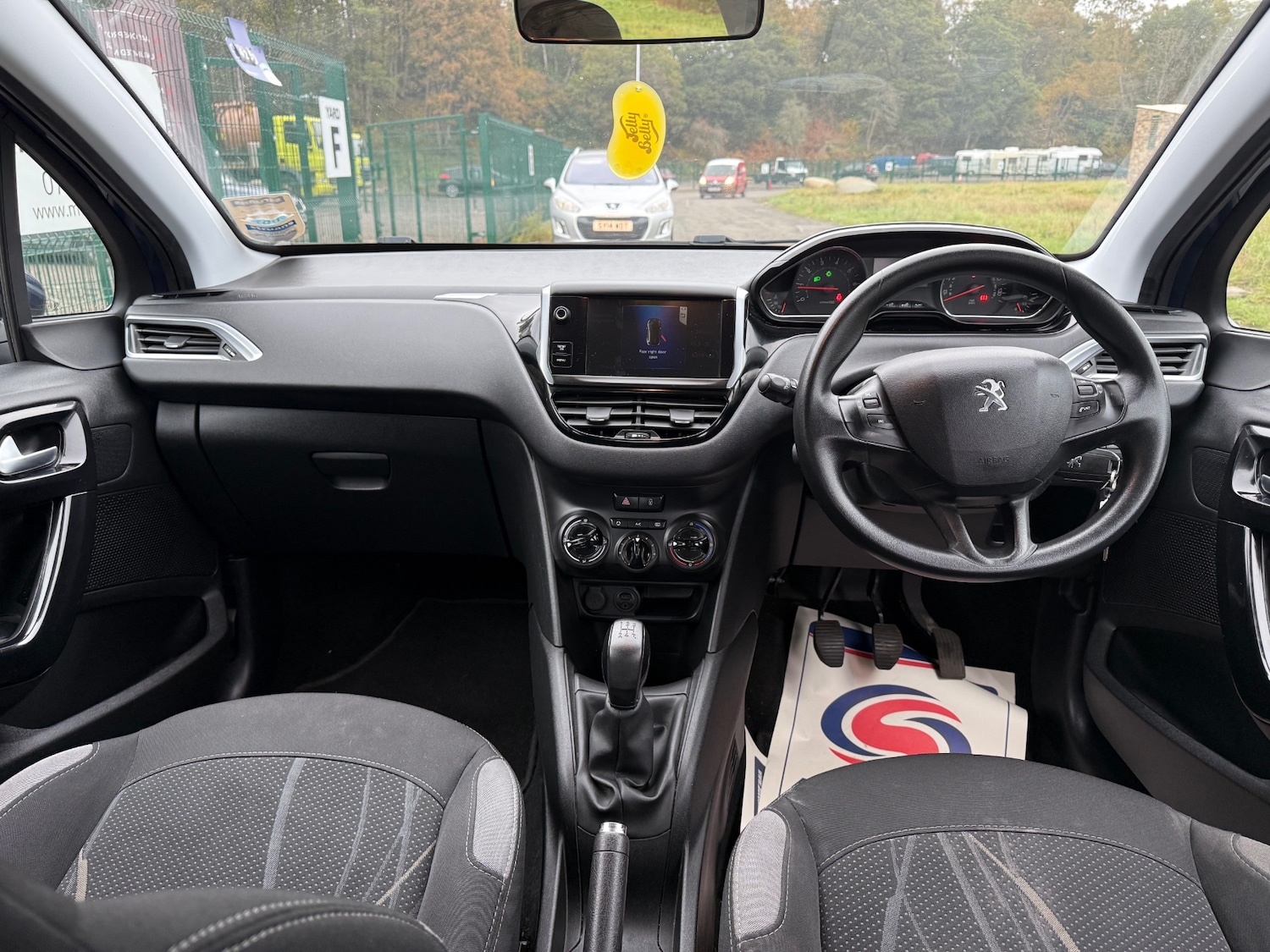 Used Peugeot 208 2014 for sale - 76853384: Photo 13