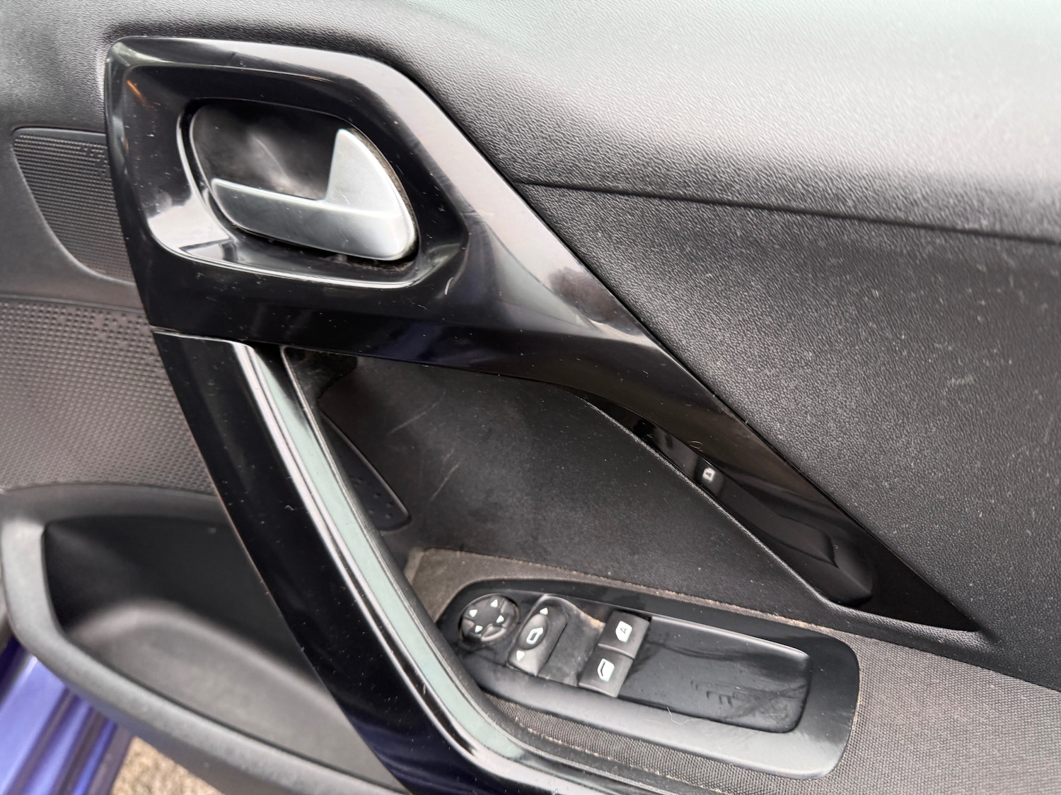 Used Peugeot 208 2014 for sale - 76853384: Photo 15