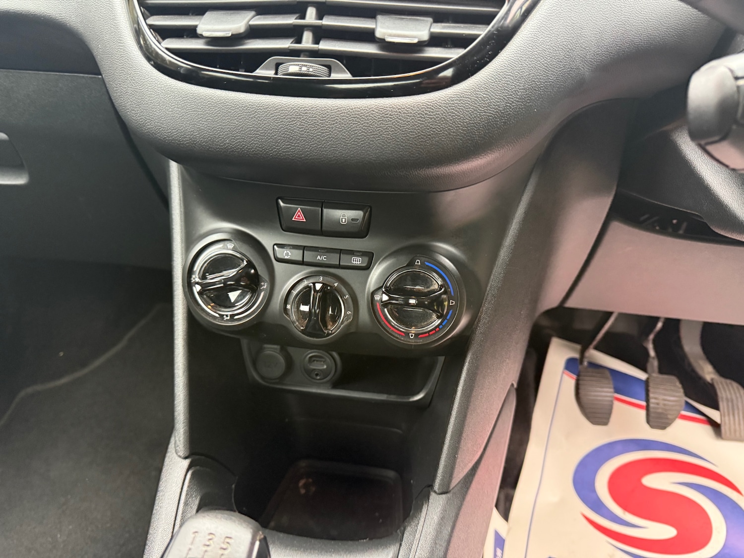 Used Peugeot 208 2014 for sale - 76853384: Photo 19