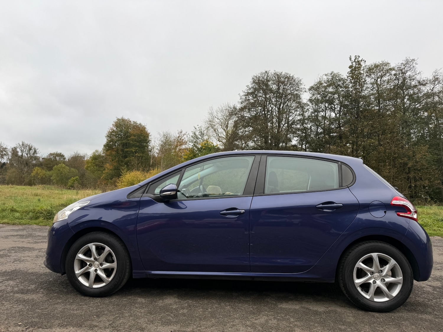 Used Peugeot 208 2014 for sale - 76853384: Photo 8