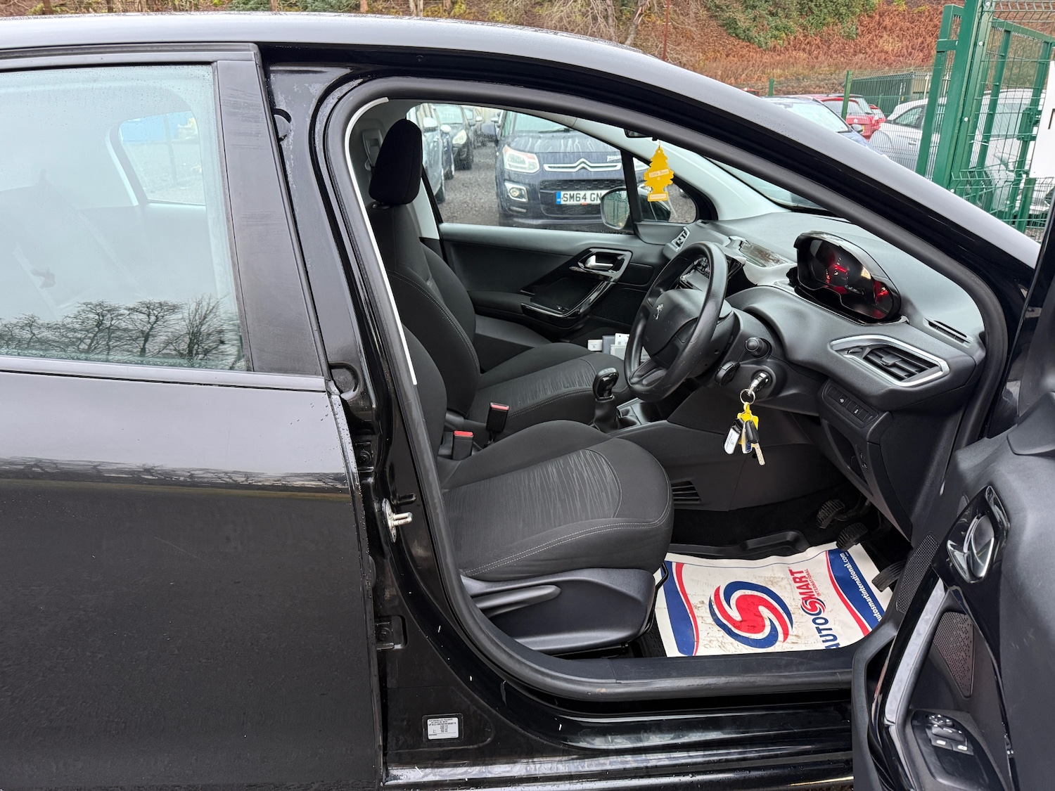 Used Peugeot 208 2013 for sale - 76940060: Photo 17