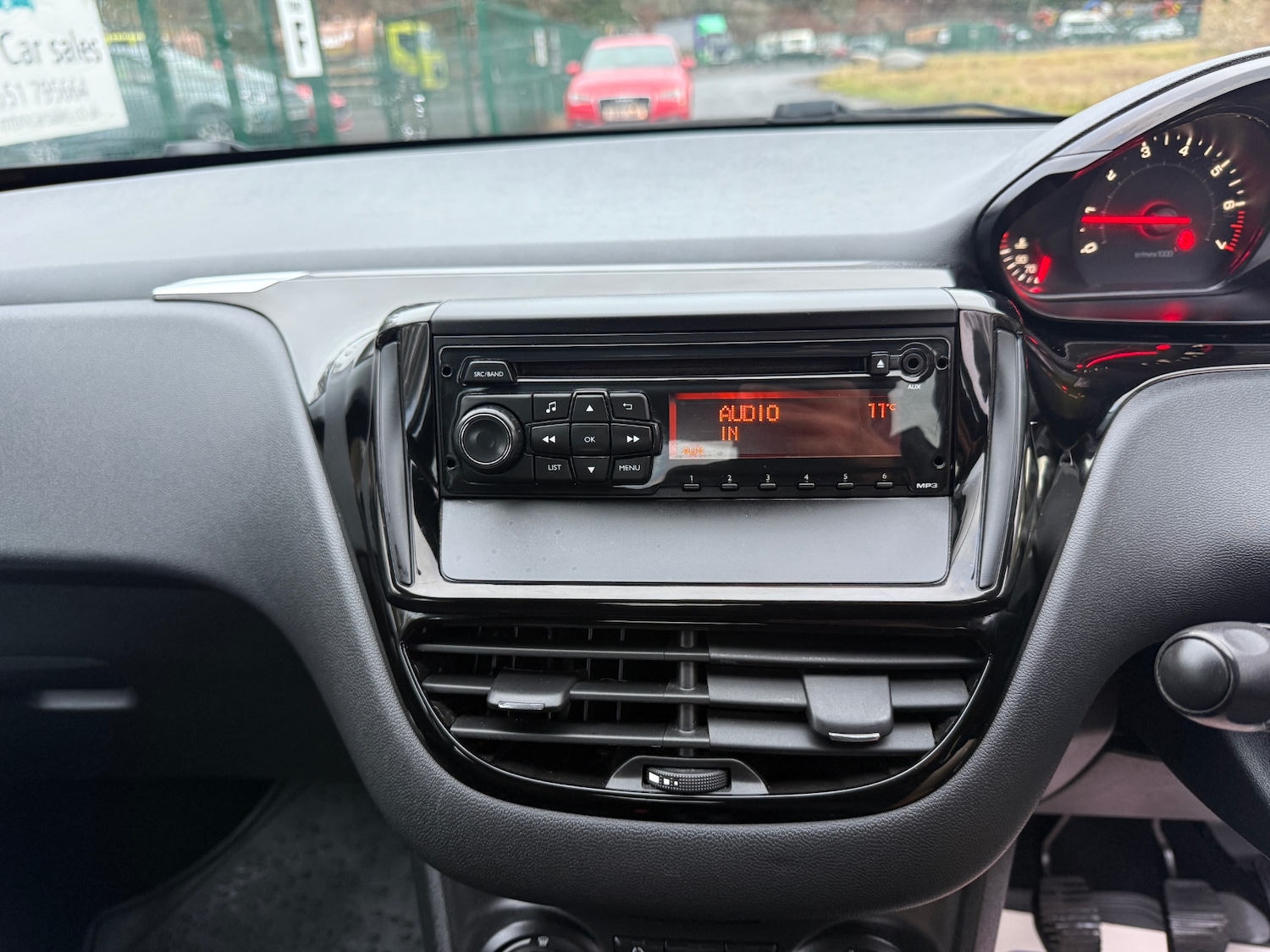 Used Peugeot 208 2013 for sale - 76940060: Photo 22