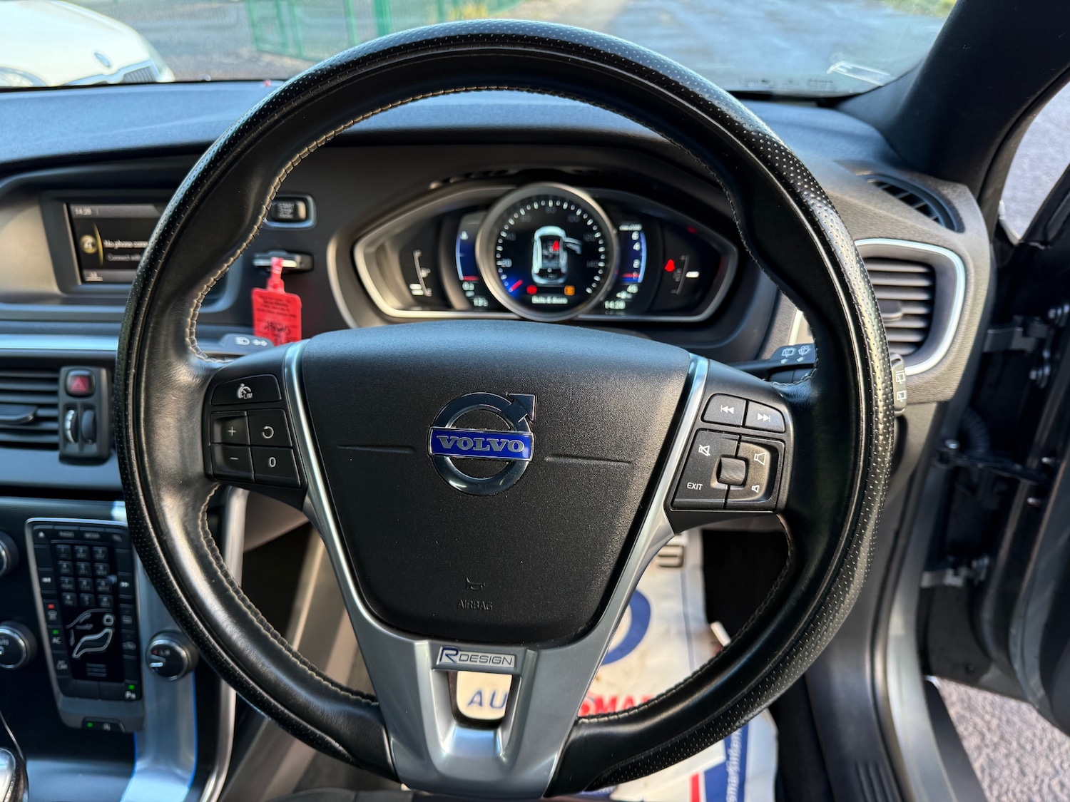 Used Volvo V40 2014 for sale - 76540928: Photo 15