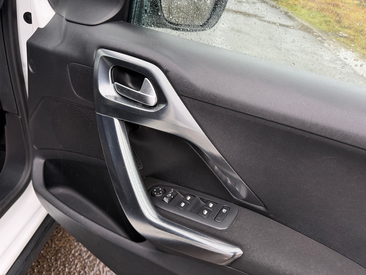 Used Peugeot 2008 2016 for sale - 76879104: Photo 18