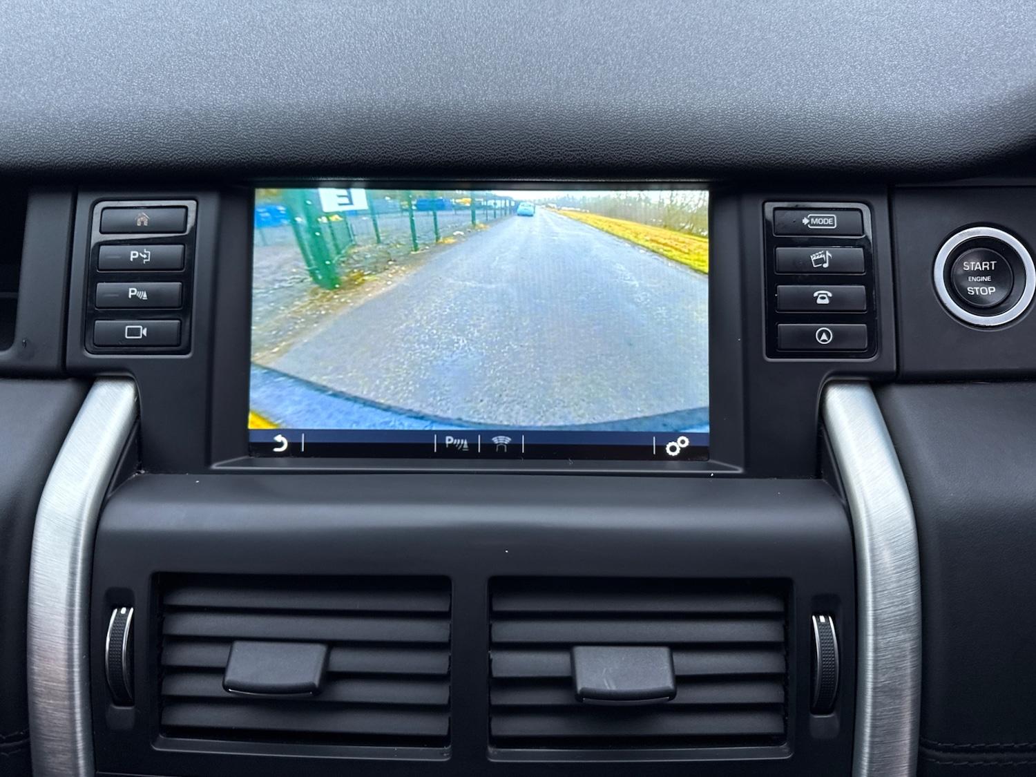 Used Land Rover Discovery Sport 2017 for sale - 77319936: Photo 25