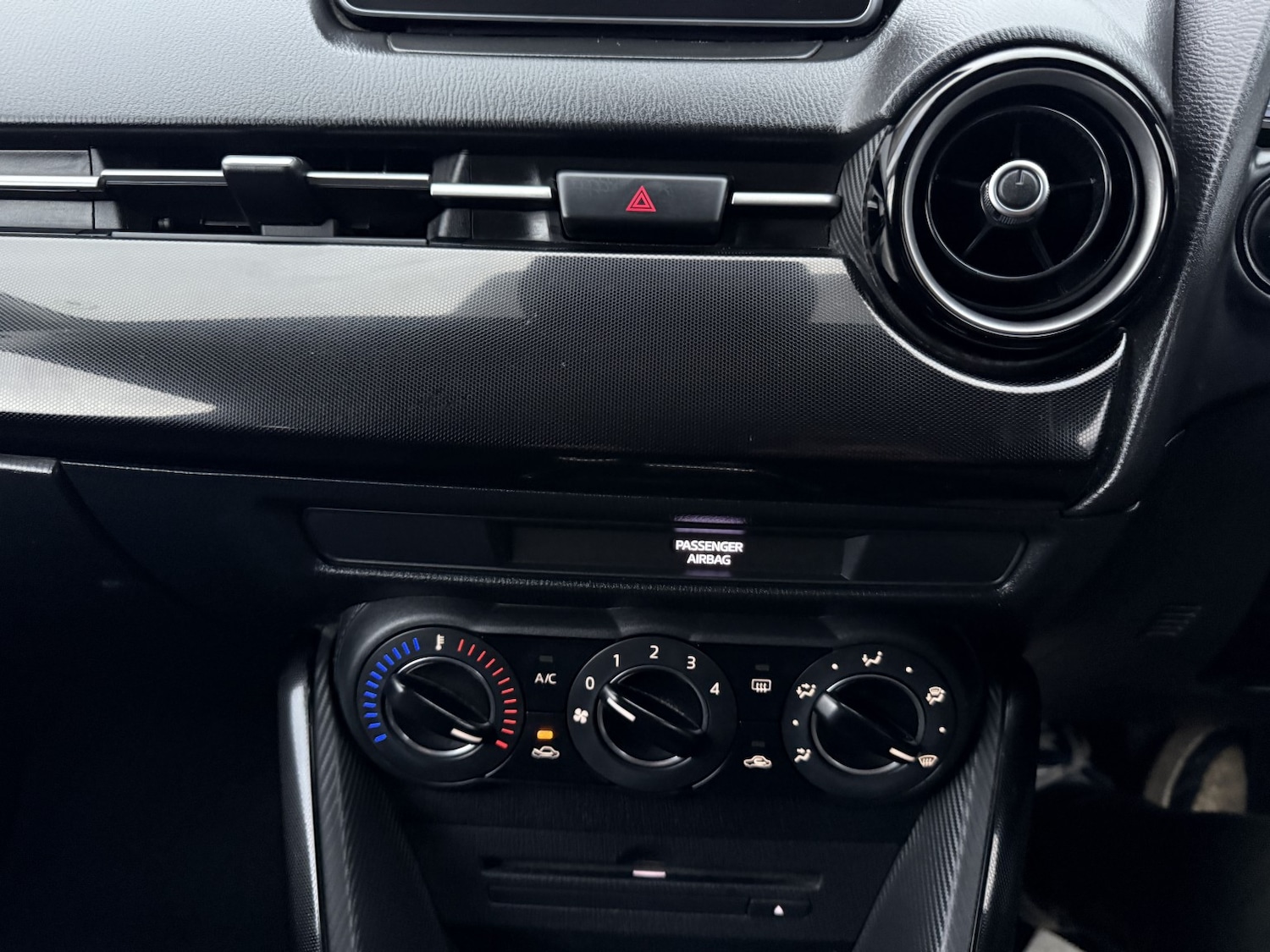 Used Mazda Mazda2 2015 for sale - 77801808: Photo 26