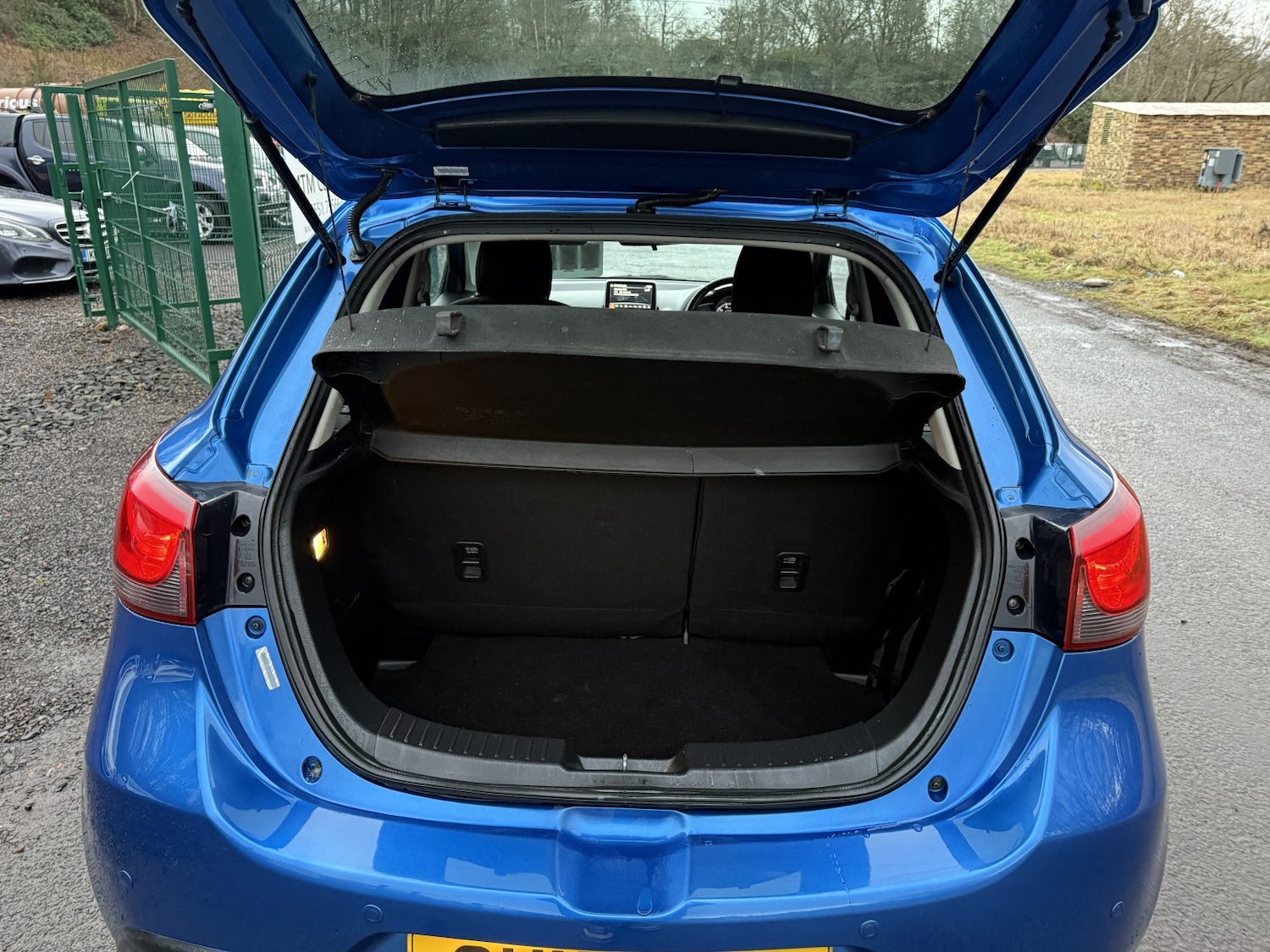 Used Mazda Mazda2 2015 for sale - 77801808: Photo 36