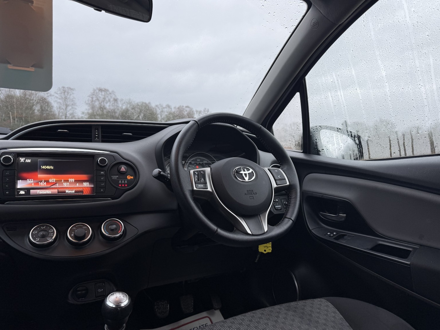 Used Toyota Yaris 2015 for sale - 77801798: Photo 16