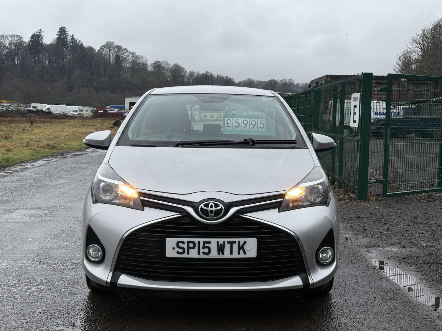 Used Toyota Yaris 2015 for sale - 77801798: Photo 2