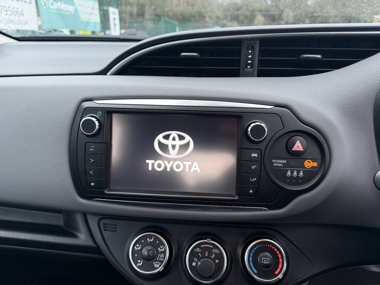 Used Toyota Yaris 2015 for sale - 77801798: Photo 23