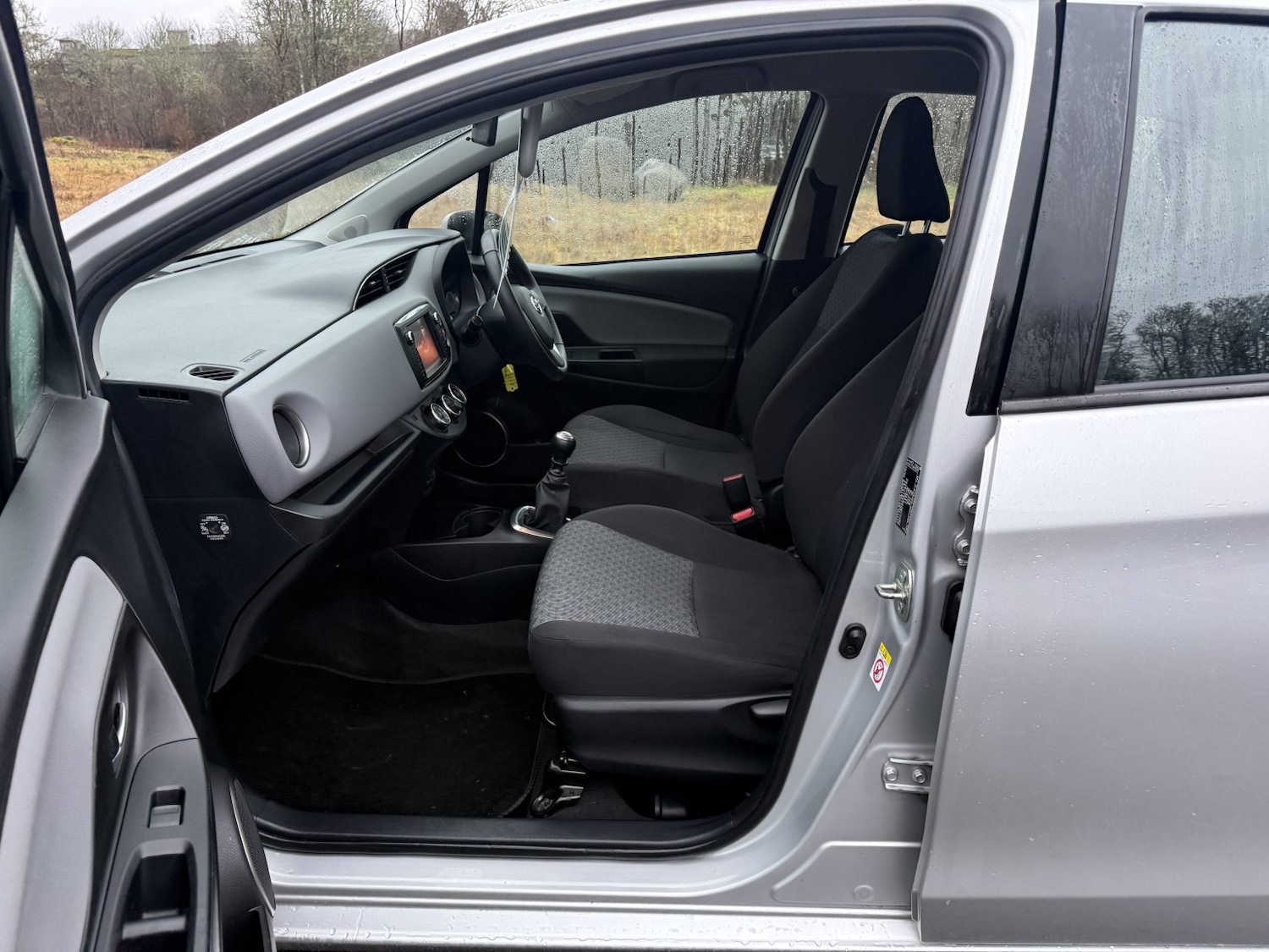 Used Toyota Yaris 2015 for sale - 77801798: Photo 29