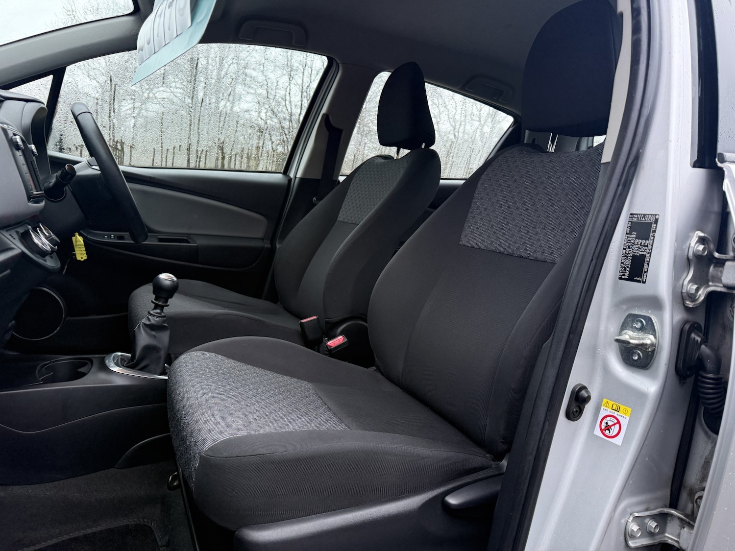 Used Toyota Yaris 2015 for sale - 77801798: Photo 30