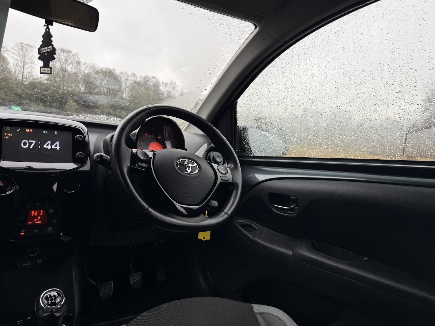 Used Toyota AYGO 2017 for sale - 77801801: Photo 14