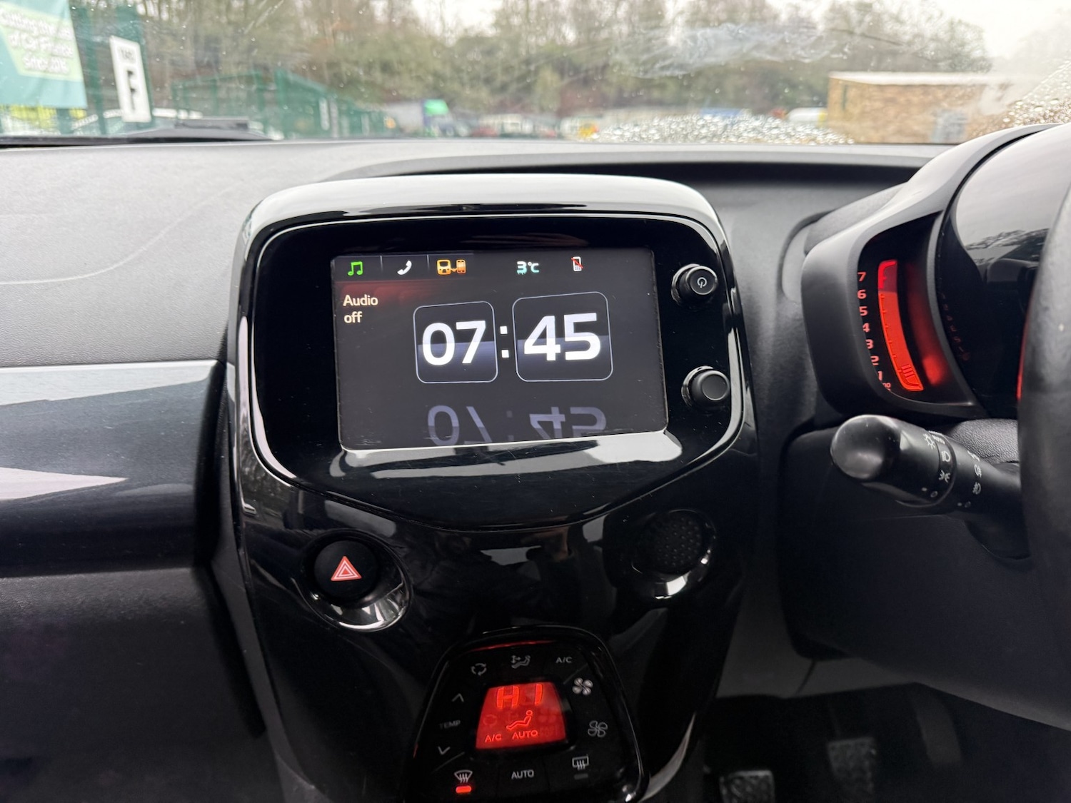 Used Toyota AYGO 2017 for sale - 77801801: Photo 24