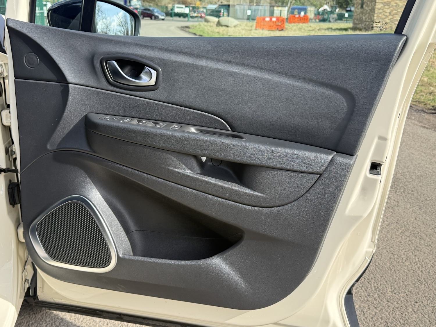 Used Renault Captur 2017 for sale - 78112142: Photo 19