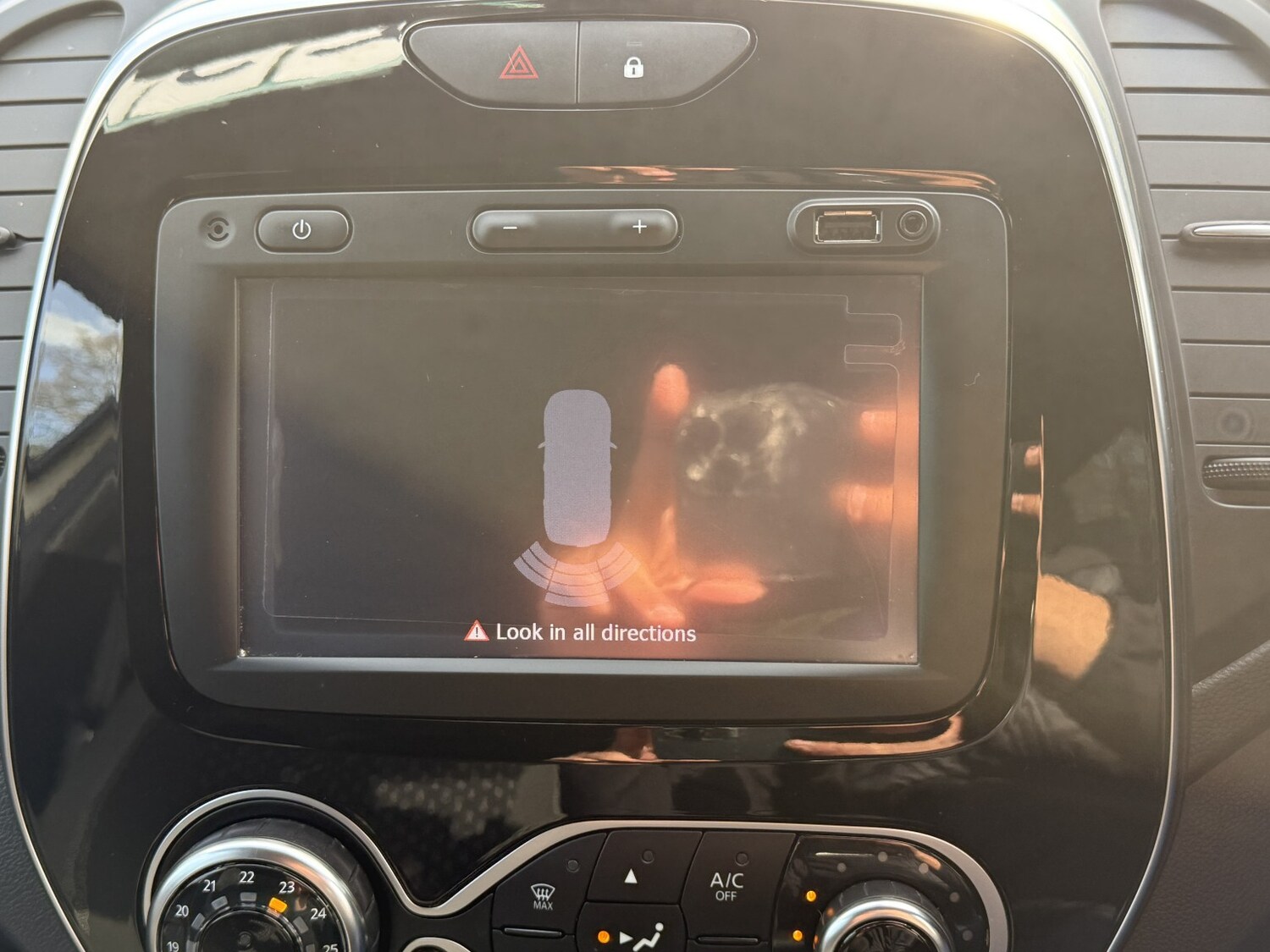 Used Renault Captur 2017 for sale - 78112142: Photo 28