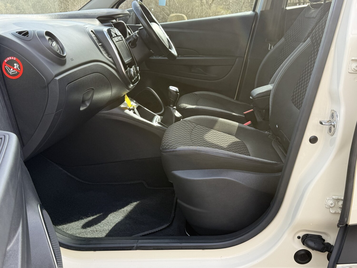 Used Renault Captur 2017 for sale - 78112142: Photo 32