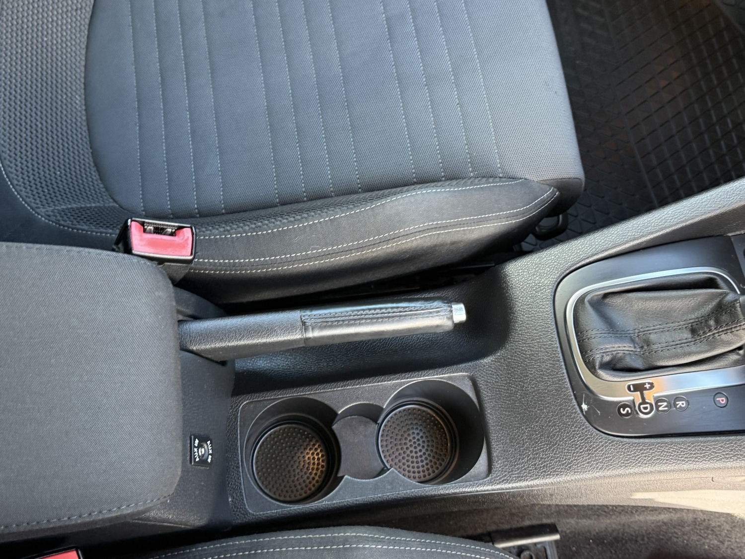 Used Volkswagen Scirocco 2010 for sale - 77981832: Photo 28