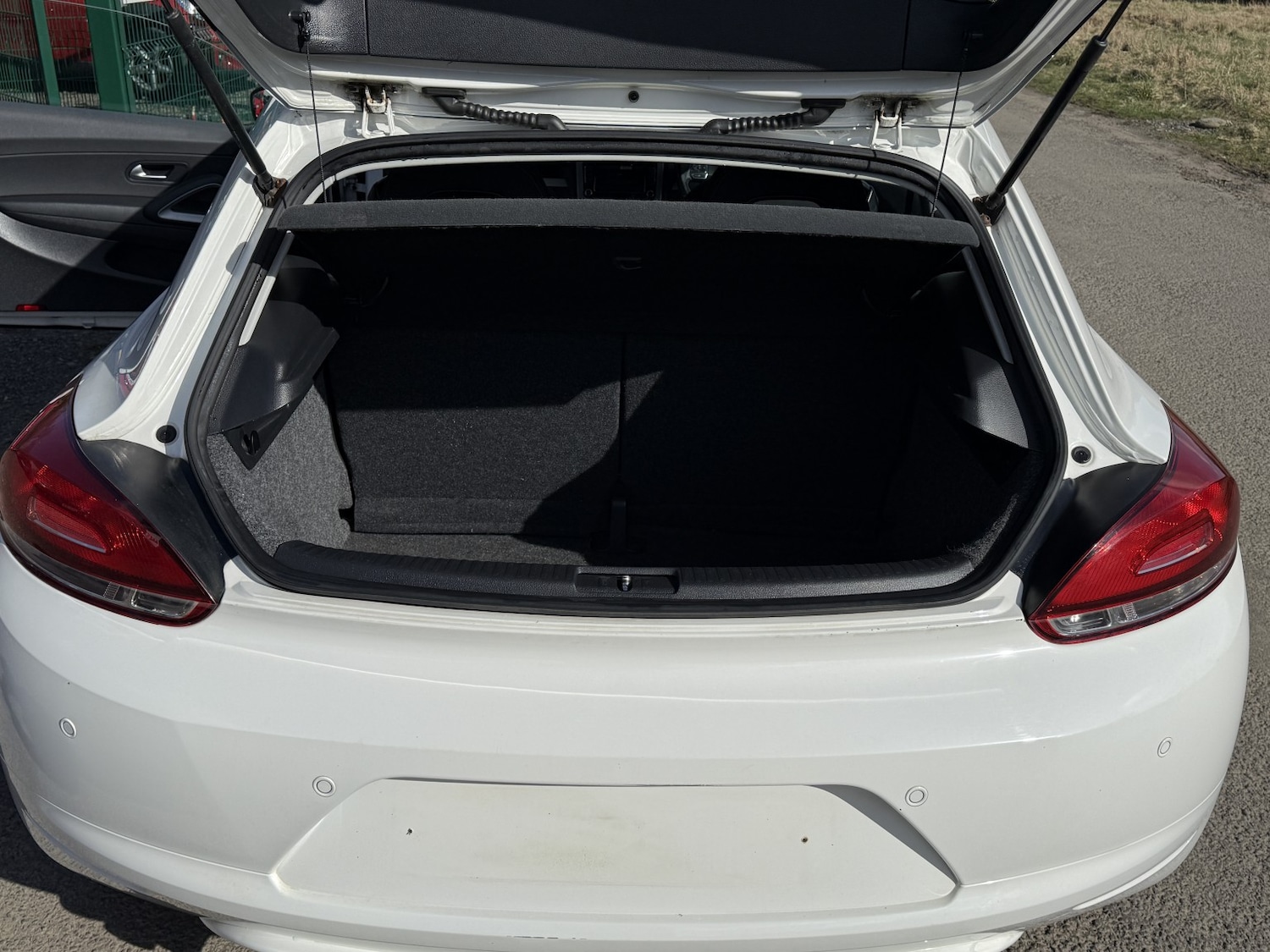 Used Volkswagen Scirocco 2010 for sale - 77981832: Photo 35