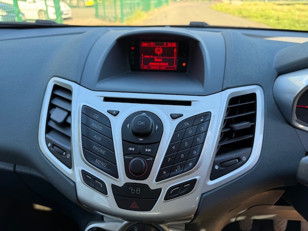 Used Ford Fiesta 2010 for sale - 75987083: Photo 13