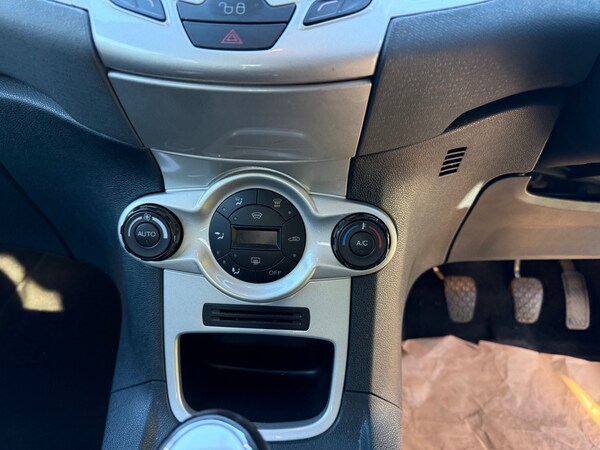 Used Ford Fiesta 2010 for sale - 75987083: Photo 14