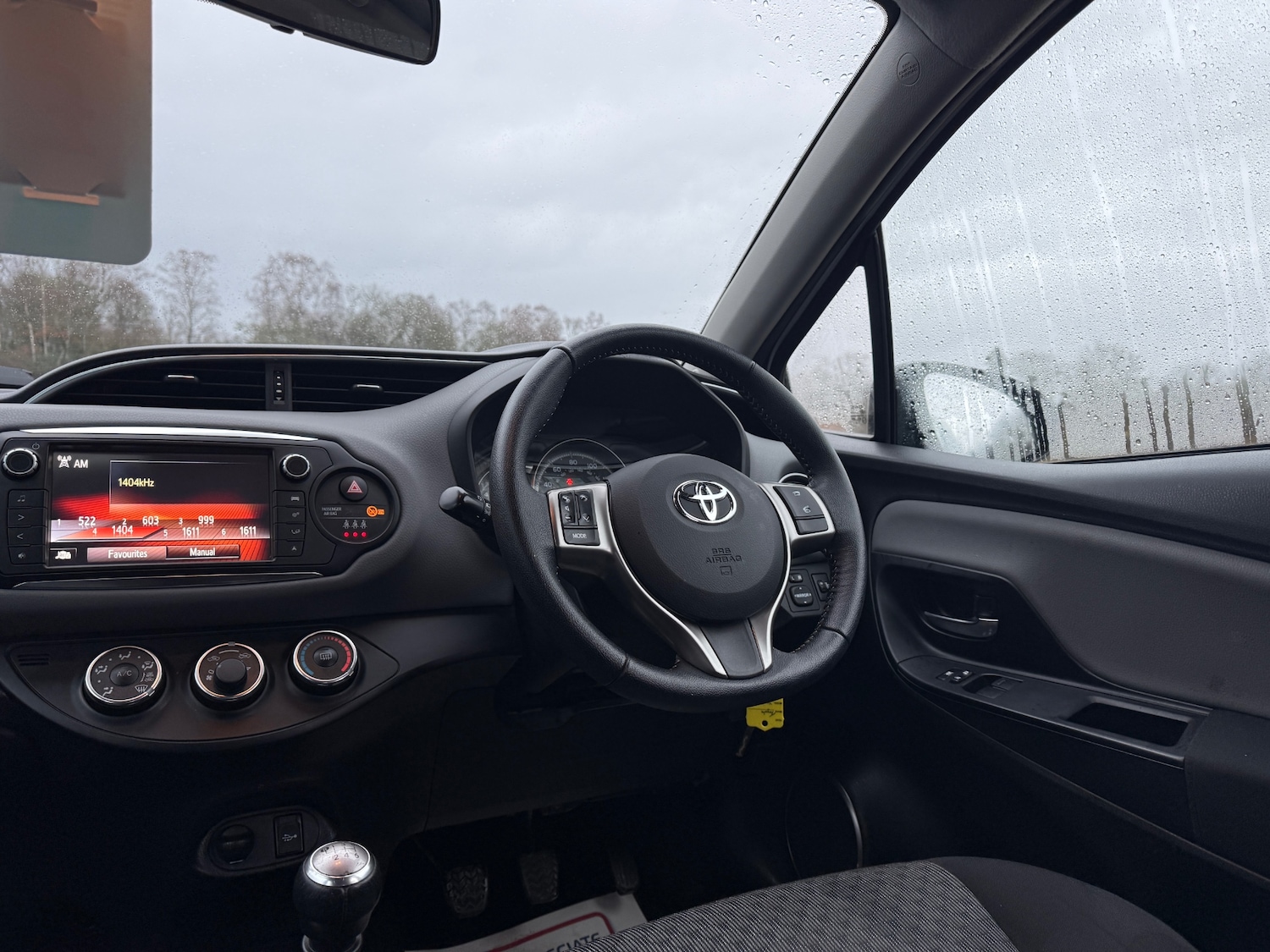 Used Toyota Yaris 2015 for sale - 77420606: Photo 16