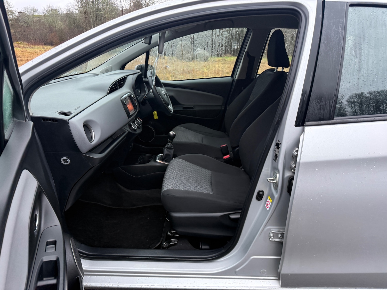 Used Toyota Yaris 2015 for sale - 77420606: Photo 29