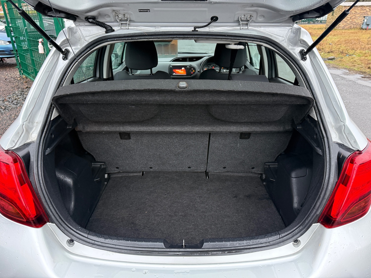 Used Toyota Yaris 2015 for sale - 77420606: Photo 38