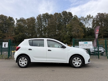 Used Dacia Sandero 2017 for sale - 76174141: Photo