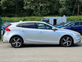 Used Volvo V40 2018 for sale - 79069405: Photo