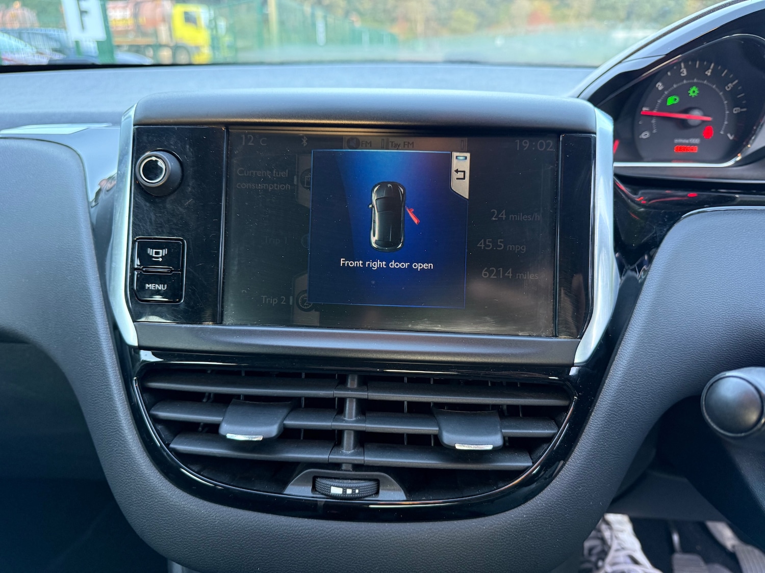 Used Peugeot 208 2014 for sale - 75986841: Photo 12