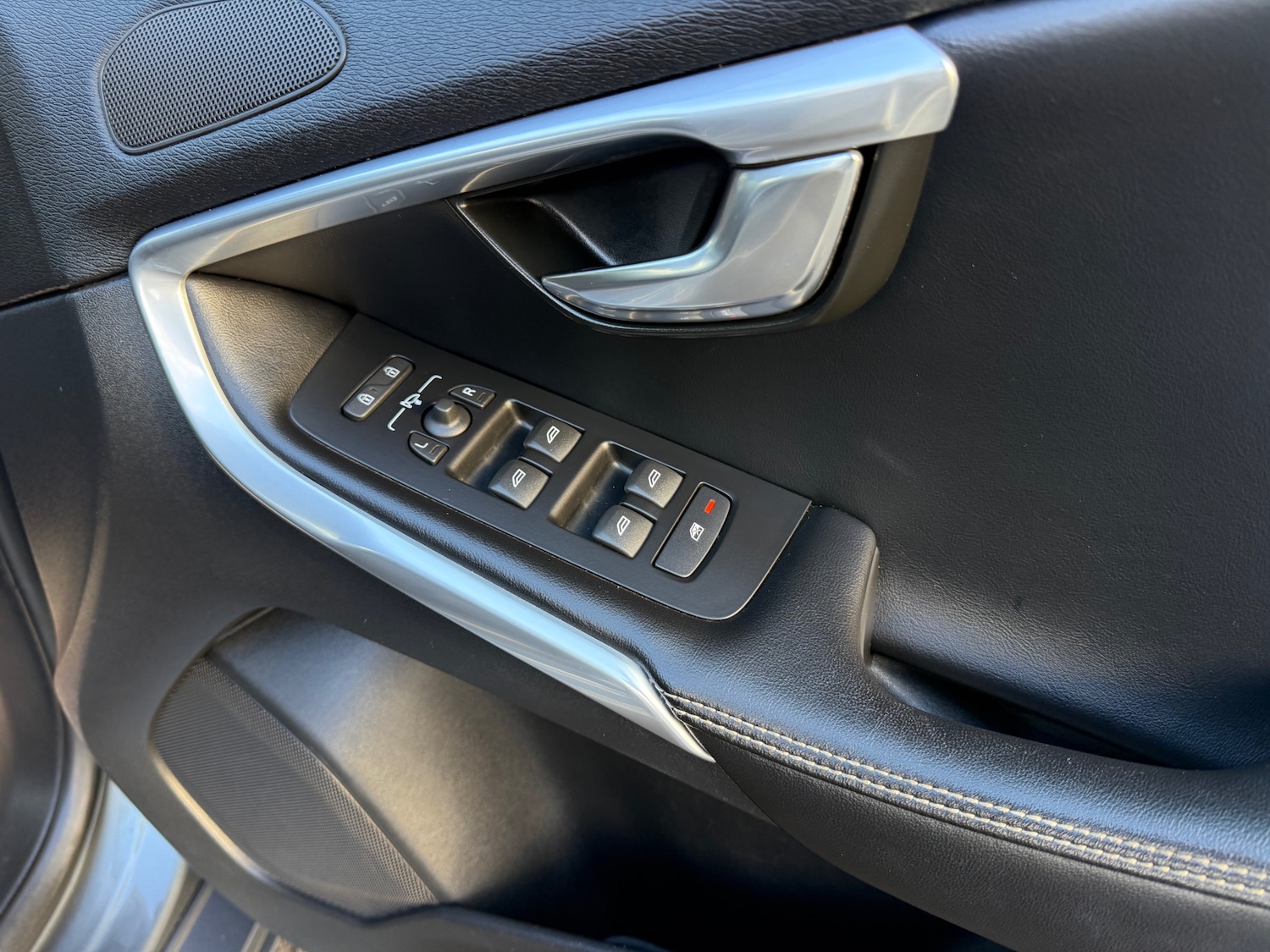 Used Volvo V40 2014 for sale - 76851799: Photo 16