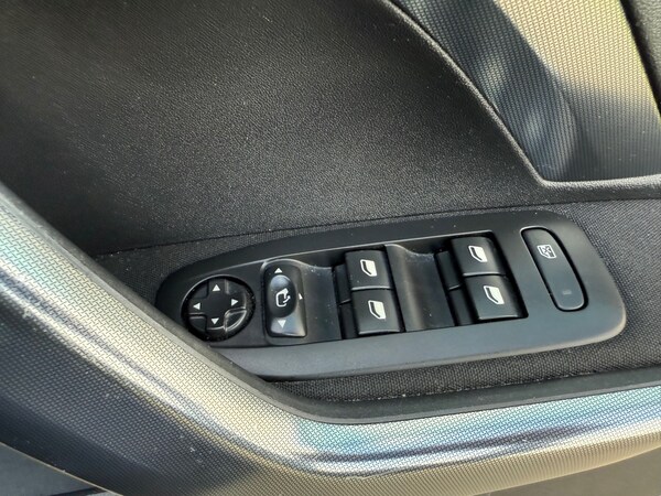 Used Peugeot 2008 2017 for sale - 75151905: Photo 14