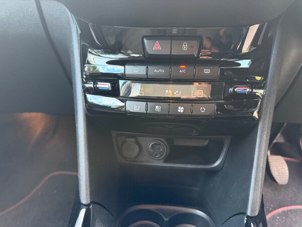 Used Peugeot 2008 2017 for sale - 75151905: Photo 19