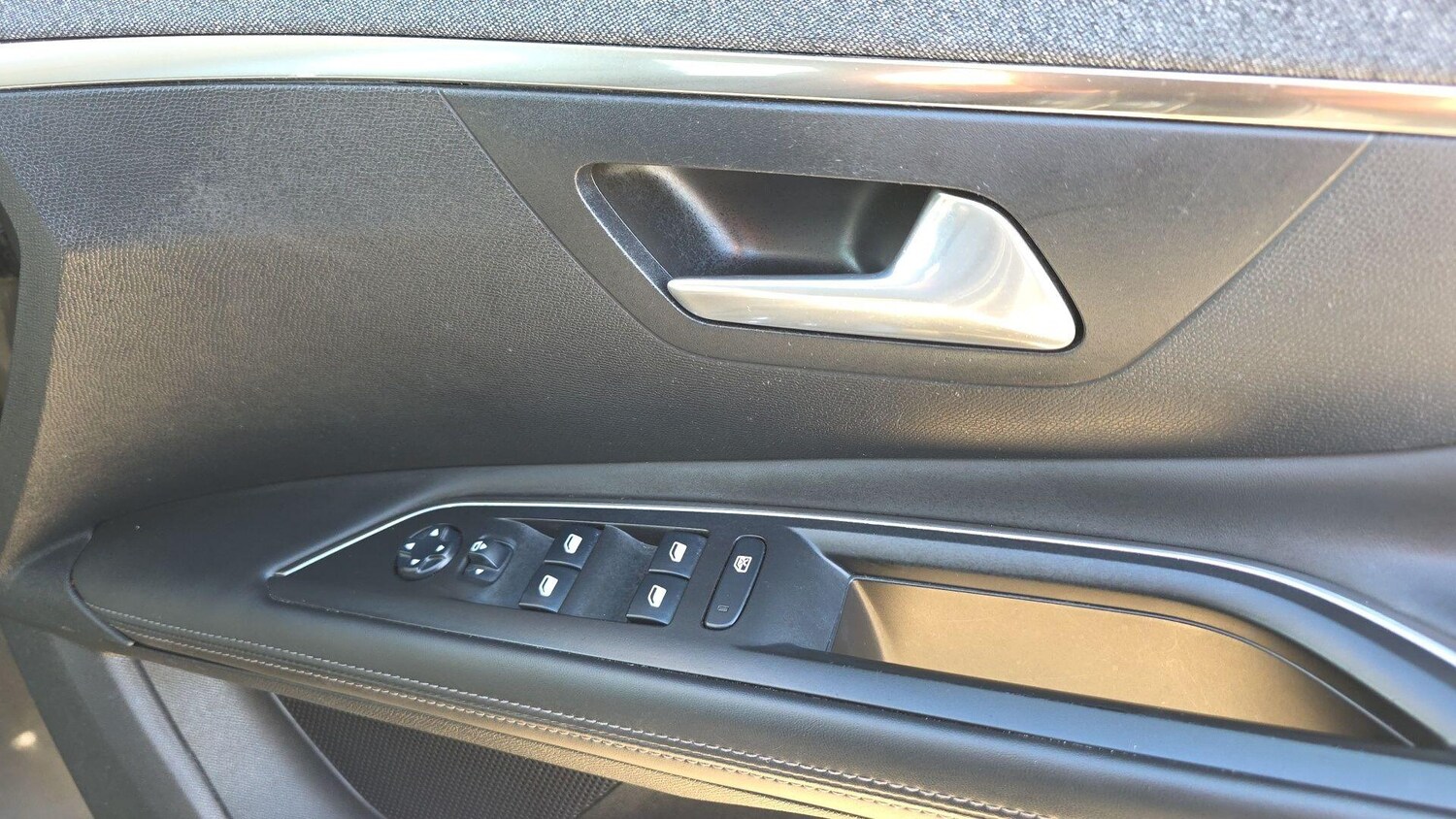 Used Peugeot 3008 2017 for sale - 77839852: Photo 16